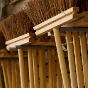 Brooms/Brushes